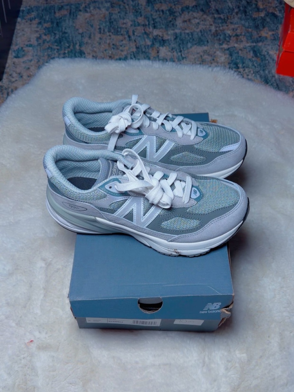 New Balance Women's Light Gray and White Mesh Running Sneakers
